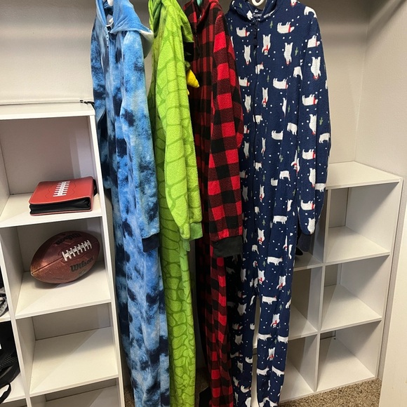 Dinosaur Youth XL Onesie, Zip up the front, footless pajamas - Picture 4 of 4